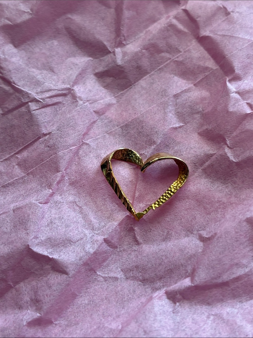 10K Textured Heart Pendant. .4 Grams